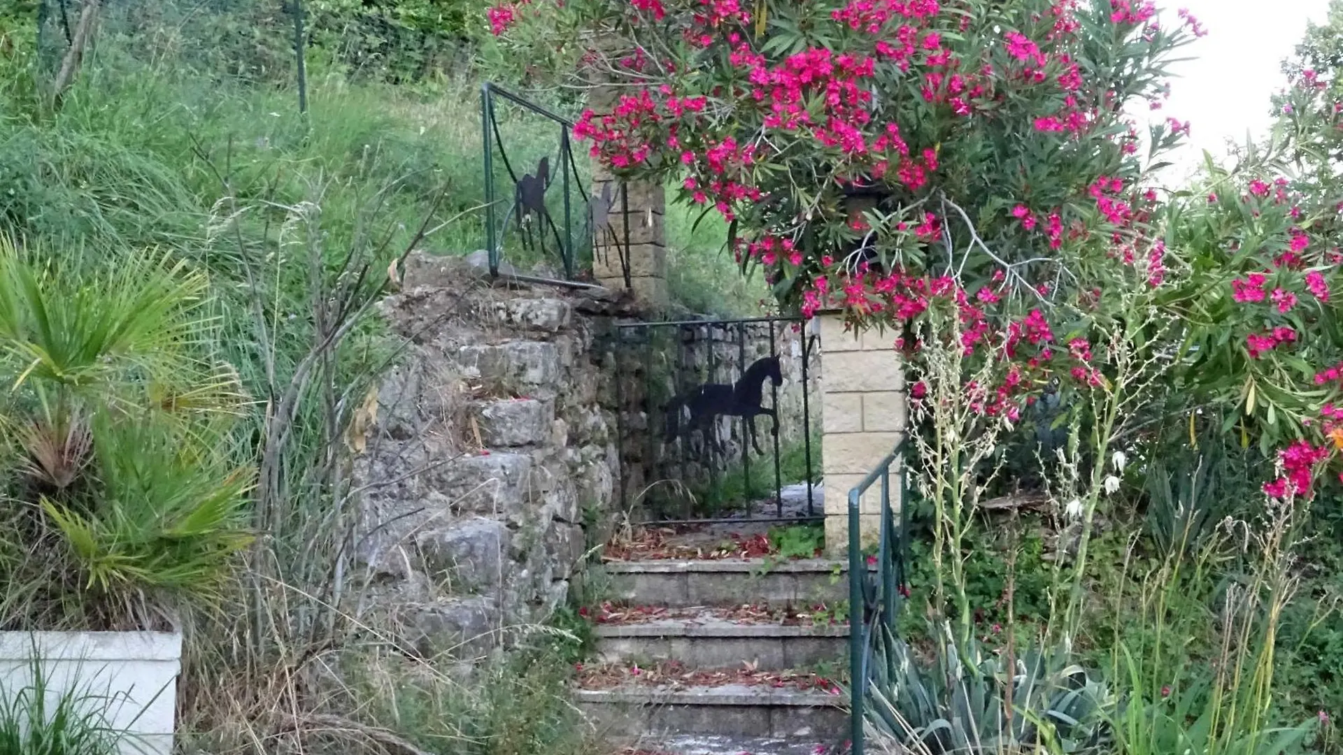 Klimatisiertes Ferienhaus Mit Pool Chassiers